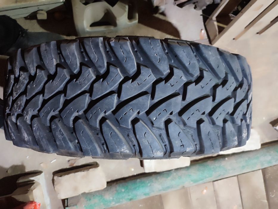 Покрышка б/у в отличном состоянии