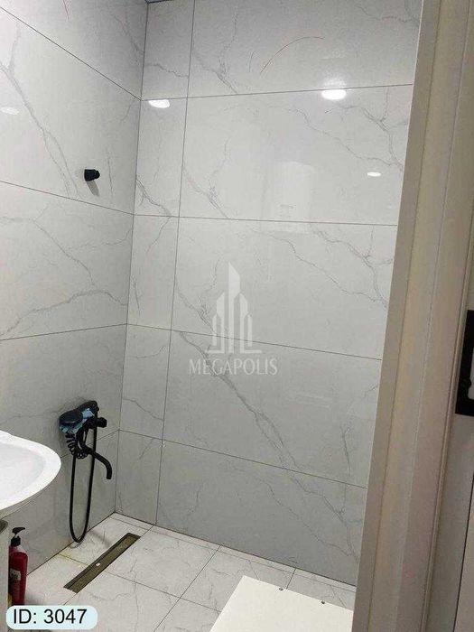 sharq 1 kivi magazin tarafda 1 xona kvartira sotiladi №3047