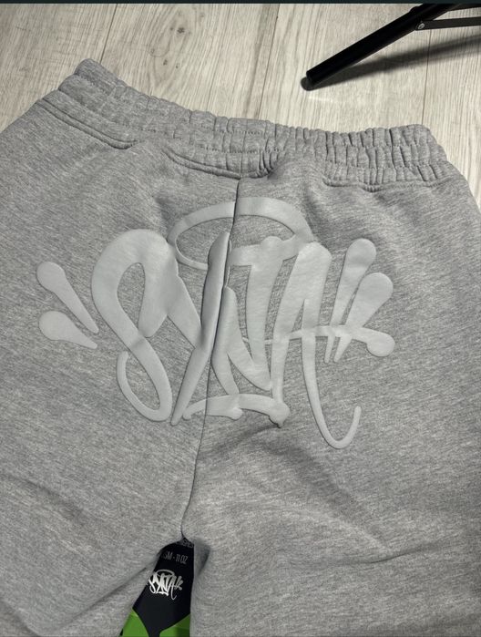 Pantaloni syna world