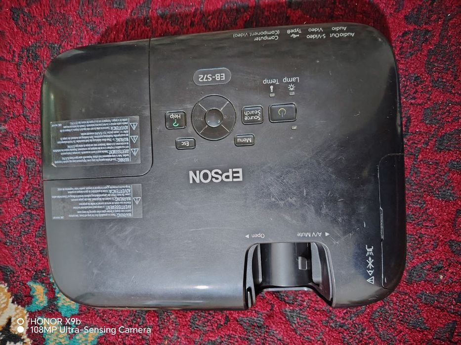 Video prektorlar sotiladi