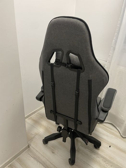 Scaun ergonomic gaming cu pernuta picioare