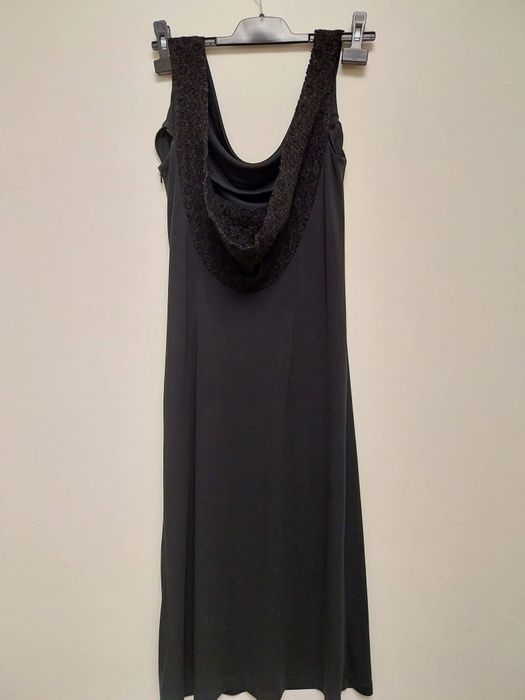 Rochie neagră ocazii