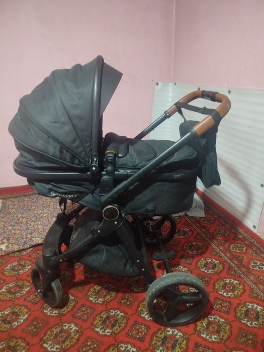 Коляска сотилади