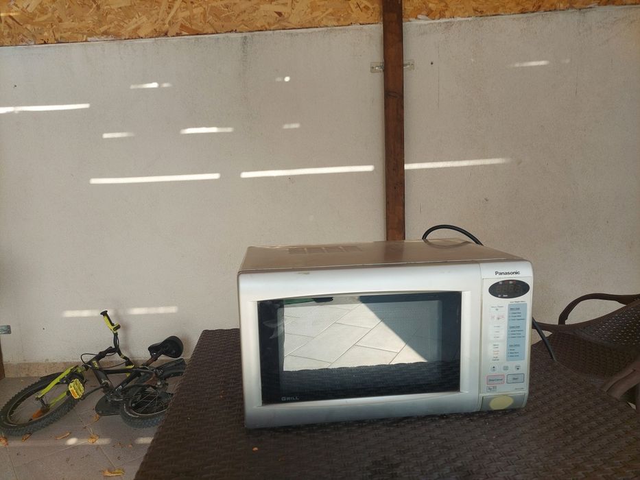 Vand cuptor cu microunde panasonic