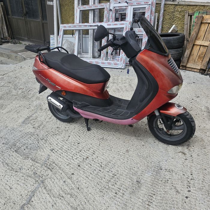 Продавам скутер Пежо Елисео 50