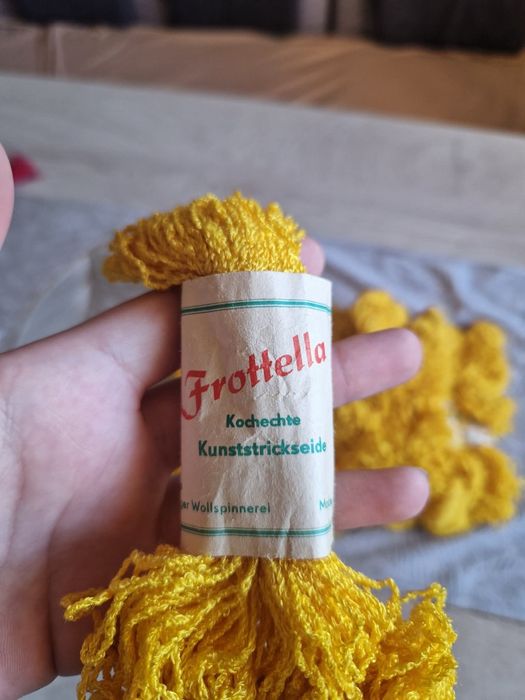 Прежди  + куки за плетене