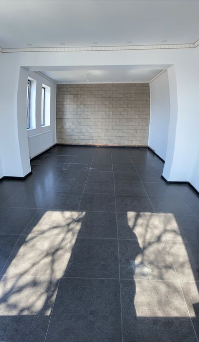 Casa spatioasa de vanzare
