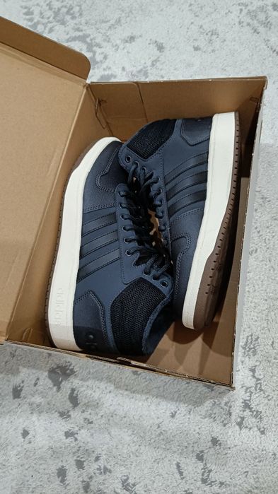 Кроссовки adidas зима