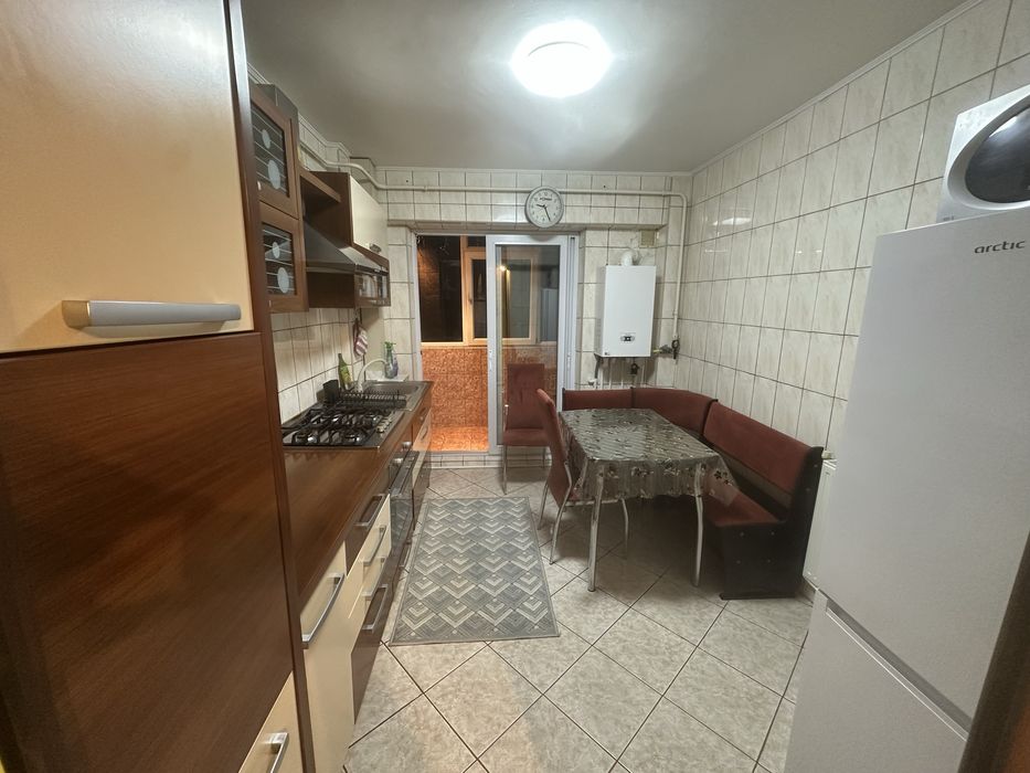 Inchiriez apartament 2 camere +parcare