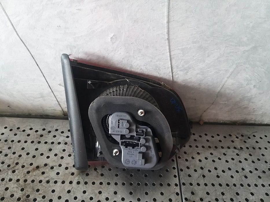 Stop tripla lampa dreapta haion vw golf 6 5k scurt 5k0945094aa
