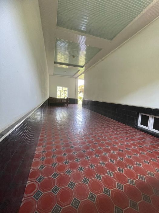 Hovli sotiladi 10 sotix