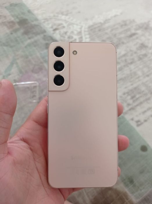 Samsung S22 flagman