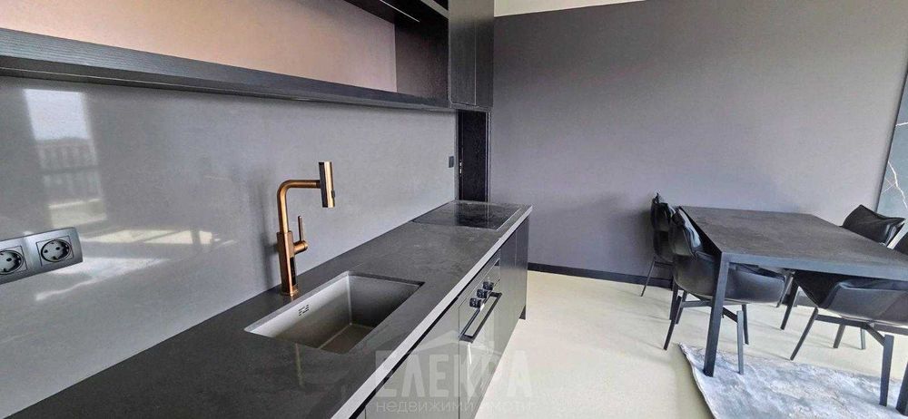 Продава се Двустаен апартамент в Варна, Център - 112 кв.м за 1316 €/кв.м - Снимка #4