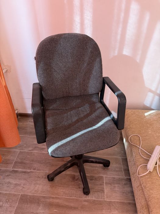 Стул-кресло на колесиках