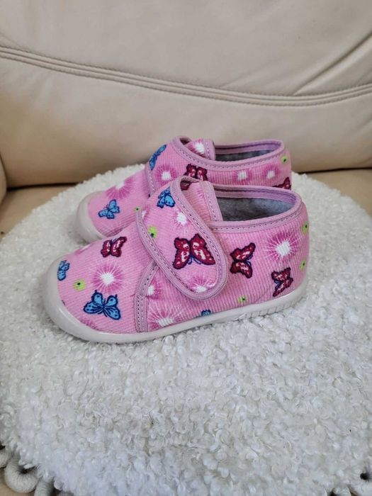 Нови пантофи беко - 25 номер - пеперуди