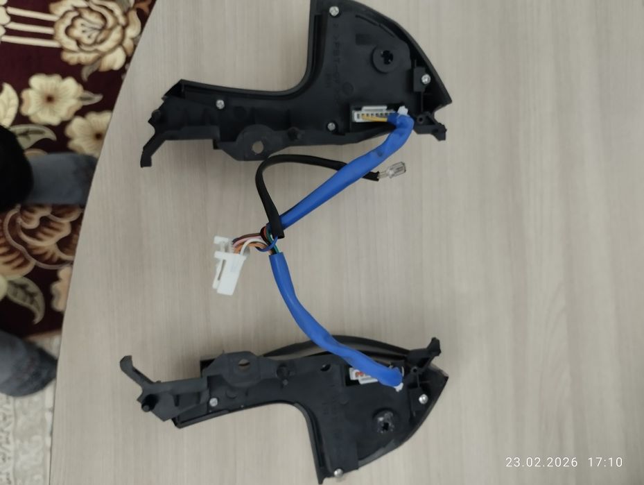 Продам кнопки руля на Камри 40-45