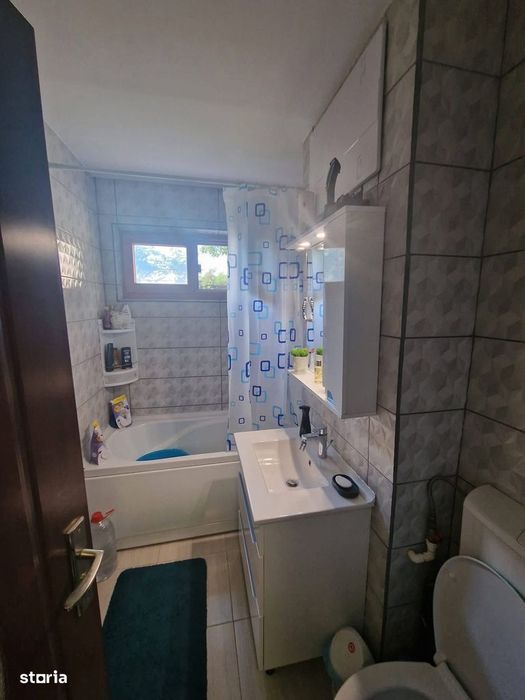 De vanzare apartament cu 2 camere,bucararie spatioasa, garaj