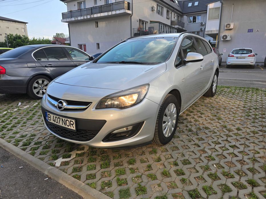 Opel Astra J Sports Tourer 2015 1.6 diesel  | Stare  buna |  2 seturi Anvelope + 2 seturi Jante Incluse | Carplay Android  |