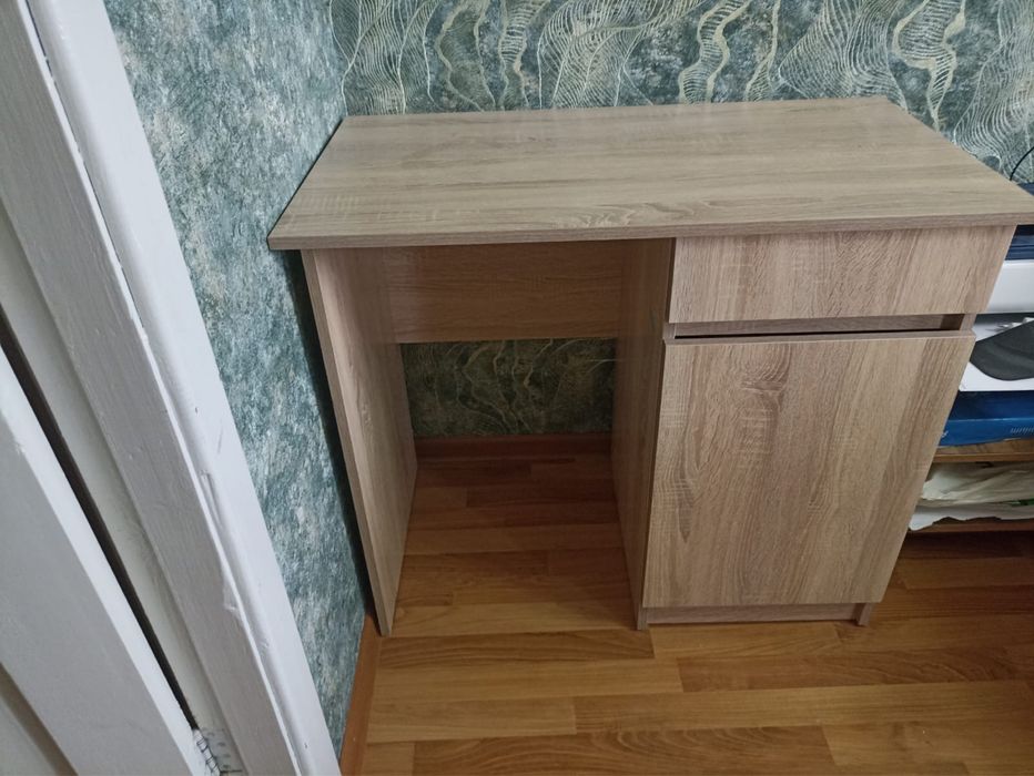 Продам стол с тумбой