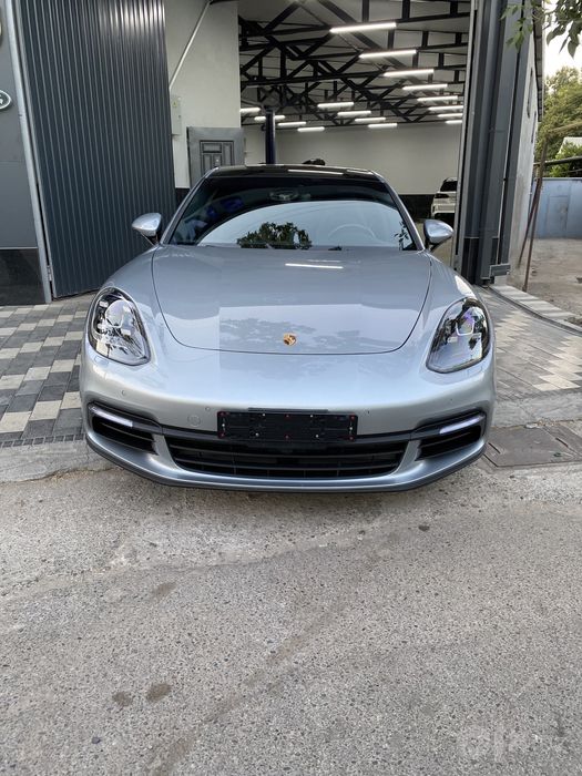 Porsche Panamera 4