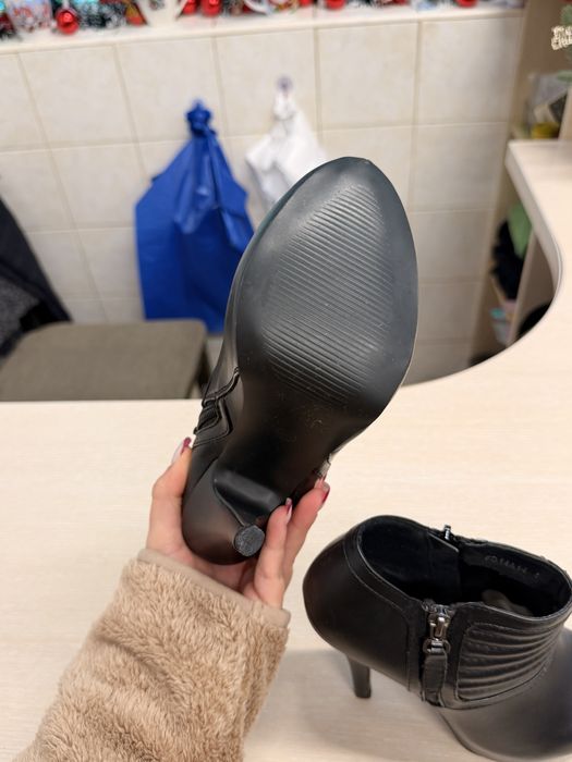 Дамски боти на ток