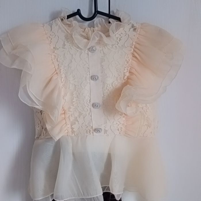 Продам нежную нарядную кофточку