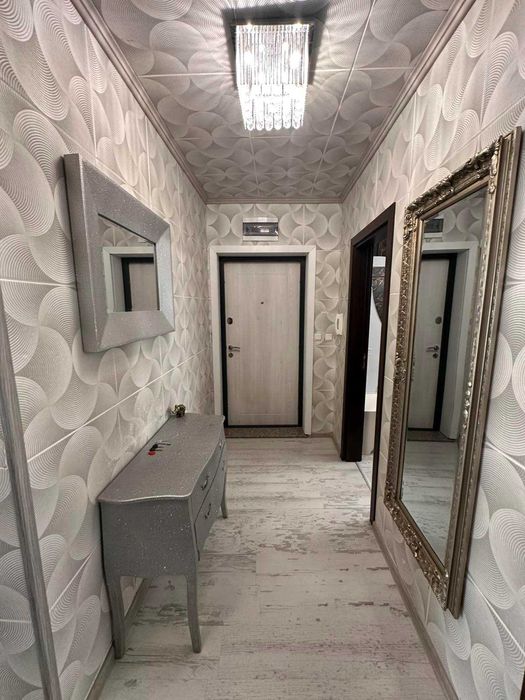 Луксозно обзаведен Тристаен апартамент с 2 паркоместа , ж.к. Левски