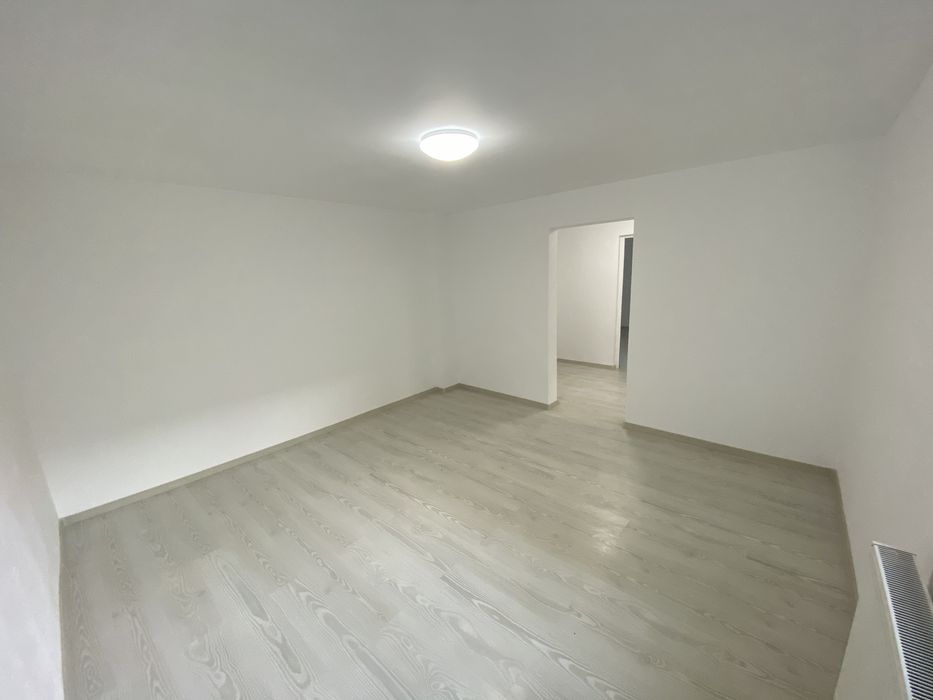 Vand sau inchiriez casa 90m si curte de 250m  la 100m de Sala Sporturilor Ploiesti