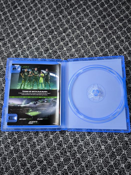 Продам FC25 FIFA25 на PS5