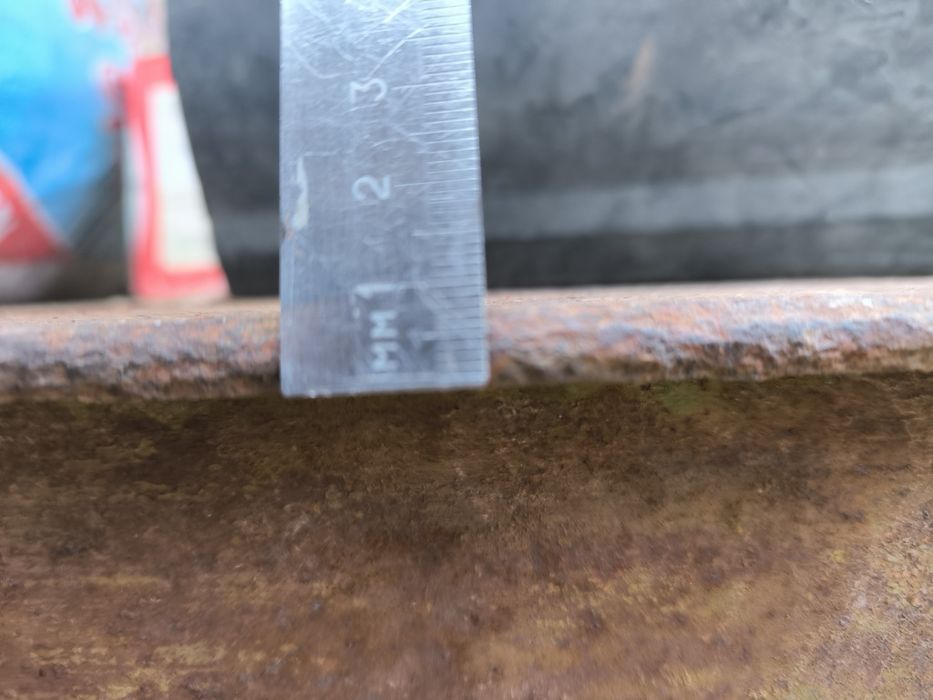 Верстак металлический с тисками