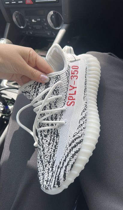 Yezzy 350 zebra