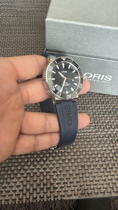 Часовник Oris aquis date 43