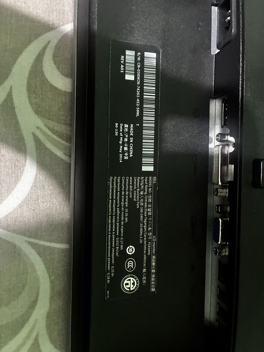 Два монитора със стойка Dell P2414Hb