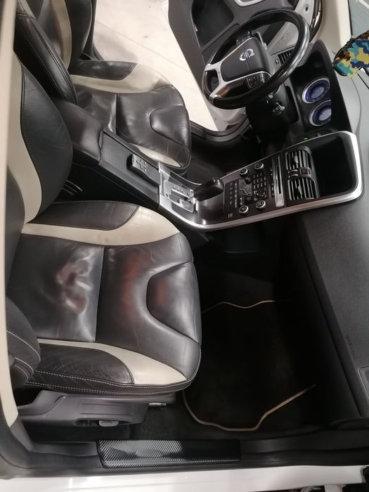 Volvo XC60 215 cp Awd