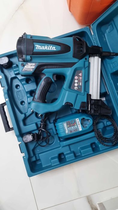 Pistol cuie beton Makita