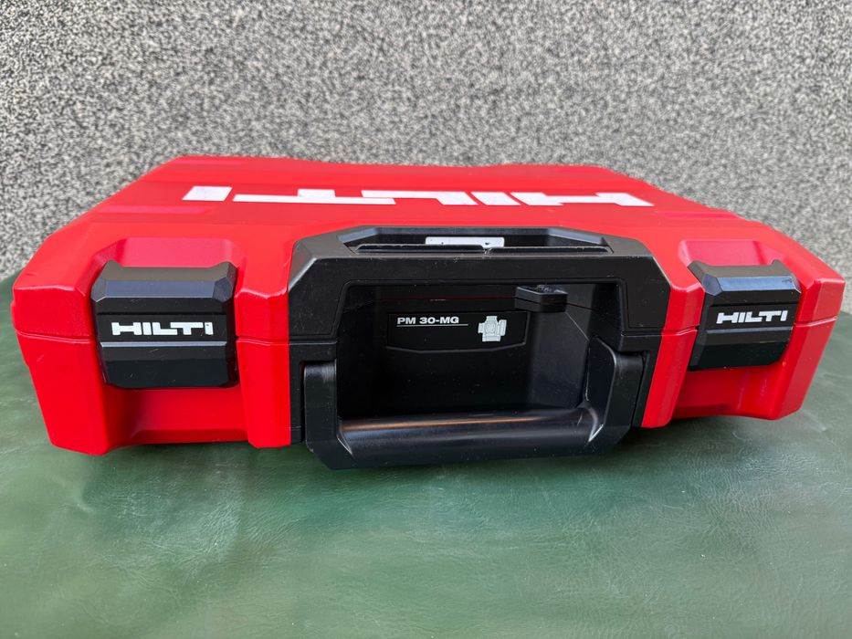 Hilti PM 30-MG лазерен нивелир + батерия 5.5Ah + статив PMA 20
