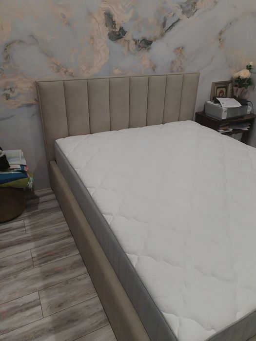 Двуспальная кровать,  Мягкая кровать, с подъемным механизмом,