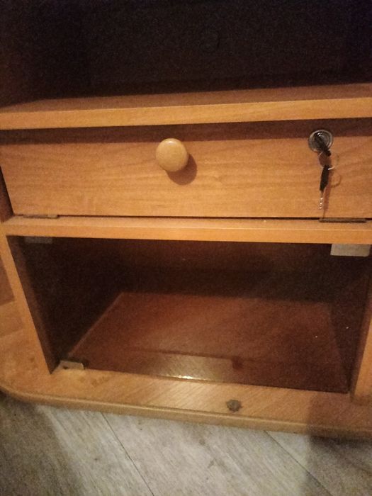 Продам тумбочку под телевизор