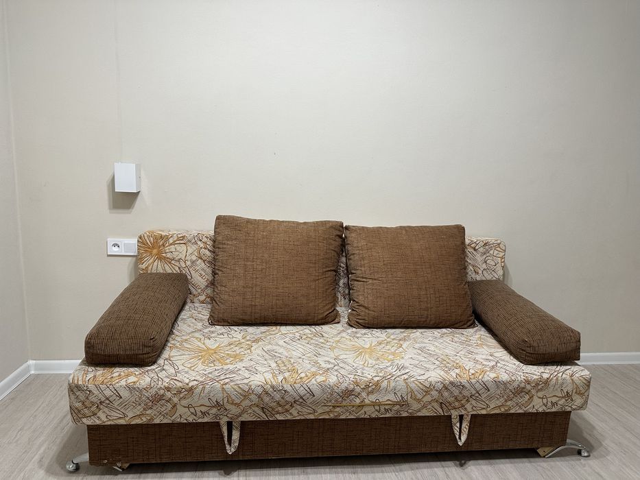 Продам  стол кухонный, диван  раскладной