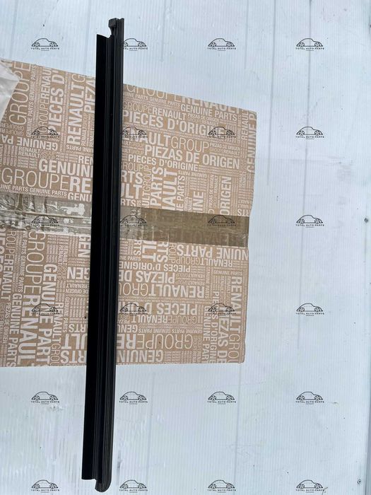 Perie geam dreapta spate Dacia Duster 1 nou original Renault