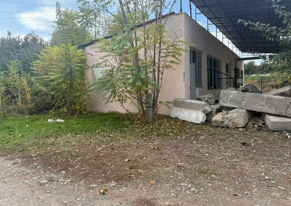 Продаётся  7 000 м² производственная база в Янгихаётском районе.