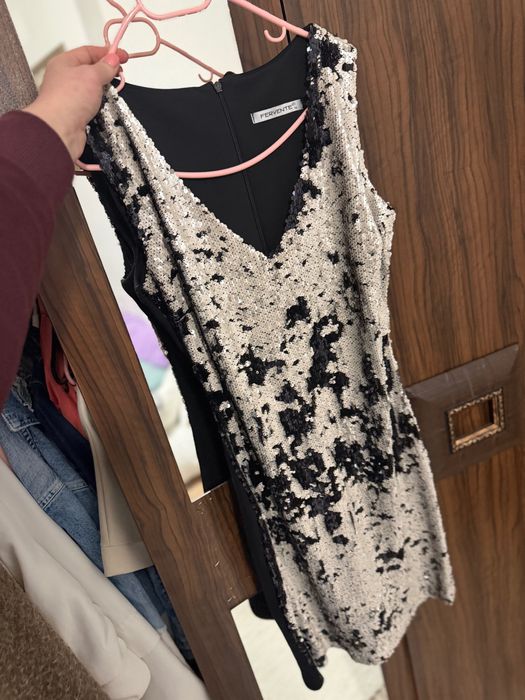 Стилна рокля с паети