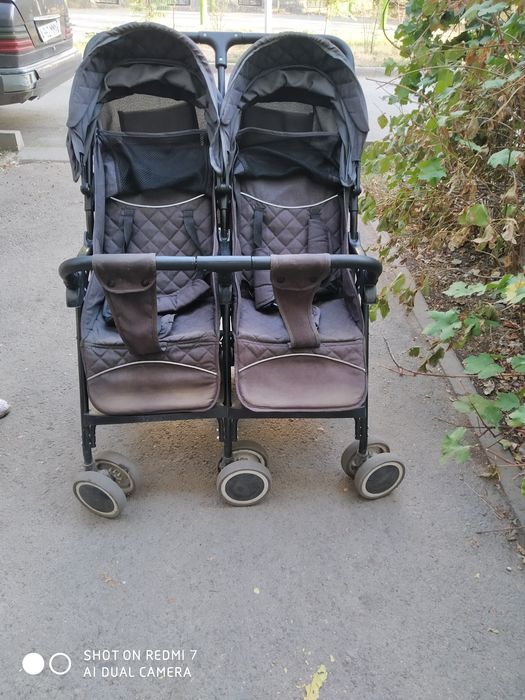 Детская прогулочная коляска для двойни