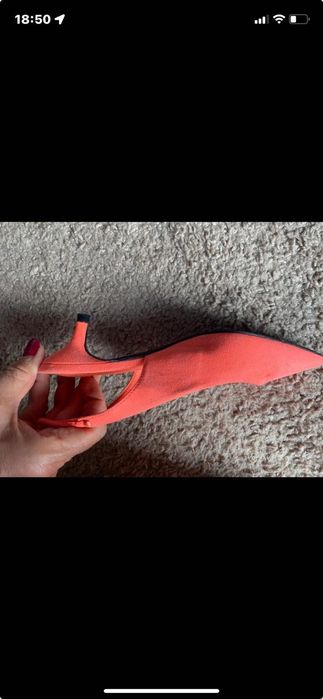 Vând sandale portocalii nr 39