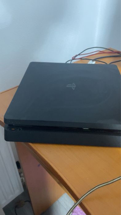 Vand playstation 4 cu 1 maneta