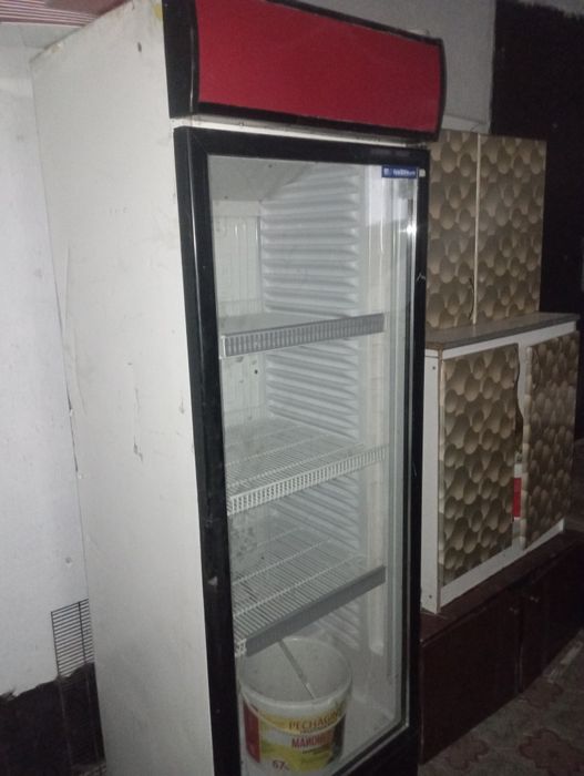 Холодильник витринный