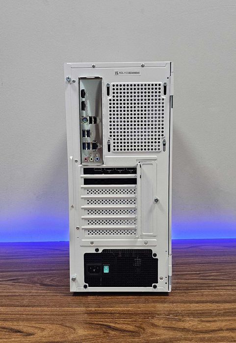 НОВО! RTX 3070TI, Ryzen 5 7500F, 32GB DDR5, 700W Геймърски компютър