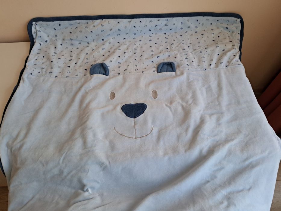 Порт бебета в бяло и синьо