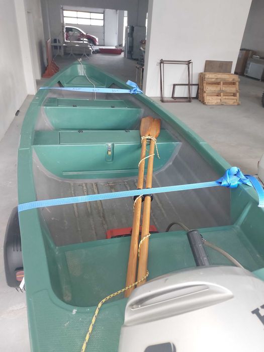Vand barca cu motor si peridoc