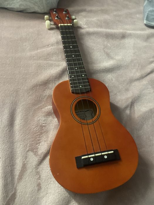 укулеле с чехлом